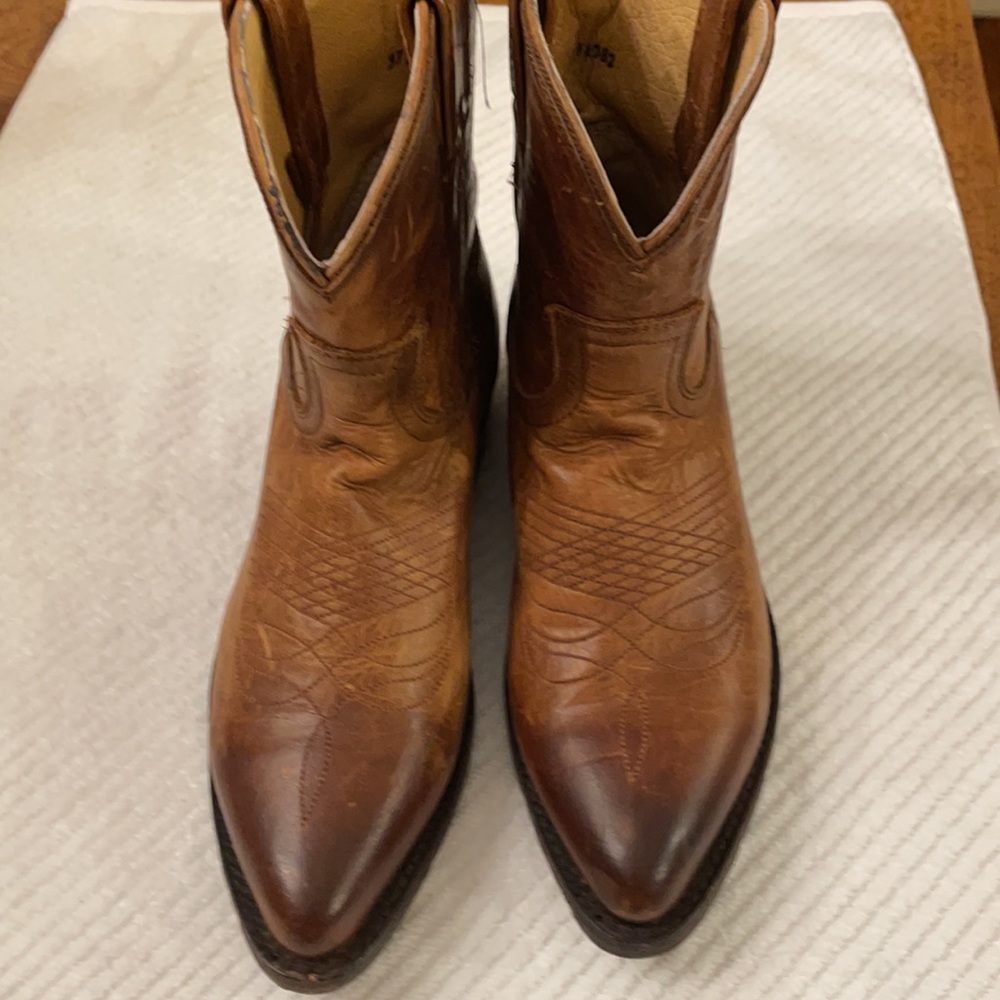 Beautiful Distressed FRYE Boots-Cognac Brown.